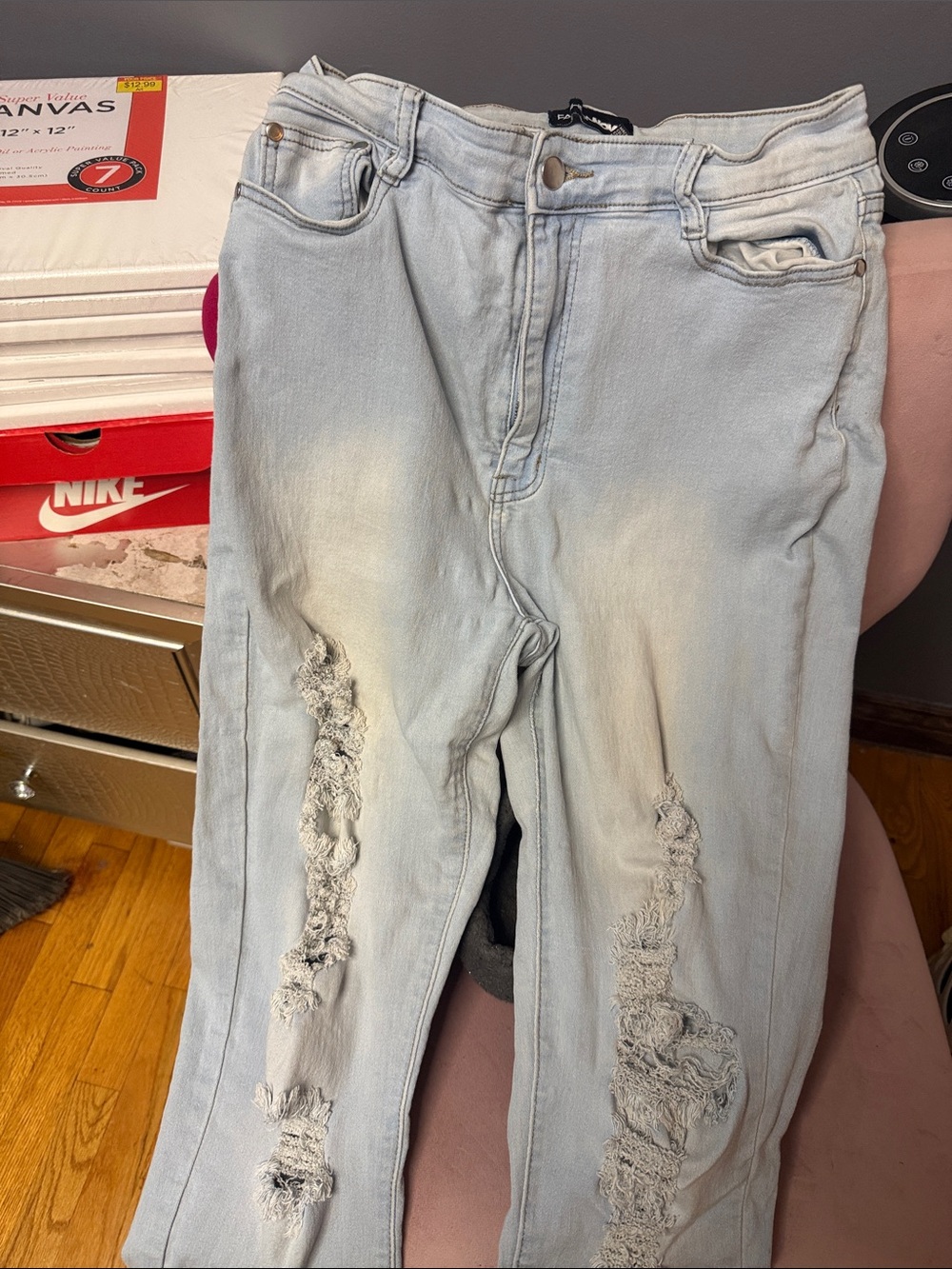 Light Wash Distressed Women’s Jeans - Unbranded